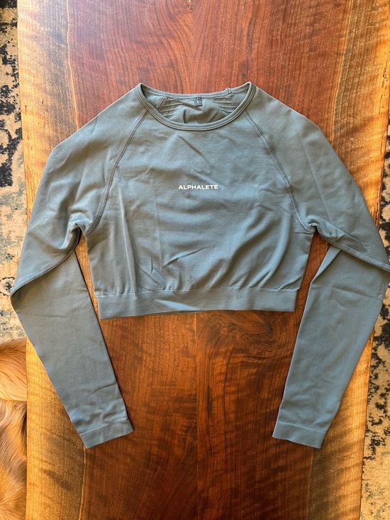 Alphalete Tops - OG Alphalete Amplify Long Sleeve Crop Top